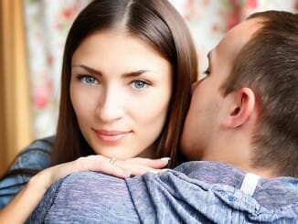 Auf welche Flirtsignale bei Frauen achten