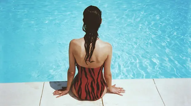 Pool-Frau