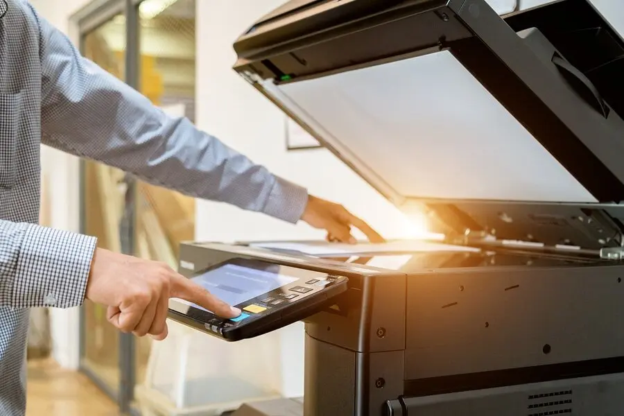 Laserdrucker – einer der verschiedenen Druckerarten für das Büro, aber auch den Privatbereich