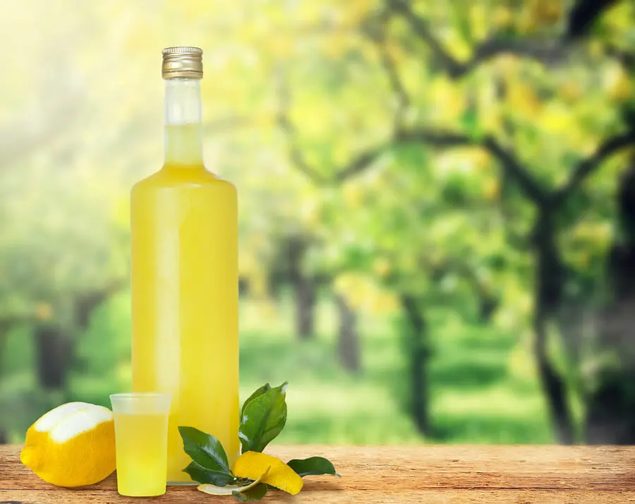 Limoncello, ein Zitronenlikör