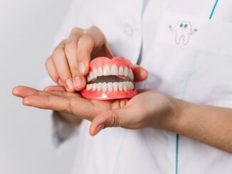 Zahnprothesen reinigen