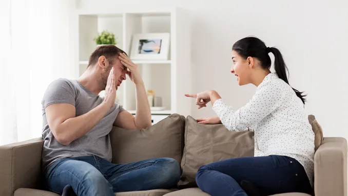 Partner hört nicht auf zu diskutieren Partner hört nicht auf zu diskutieren