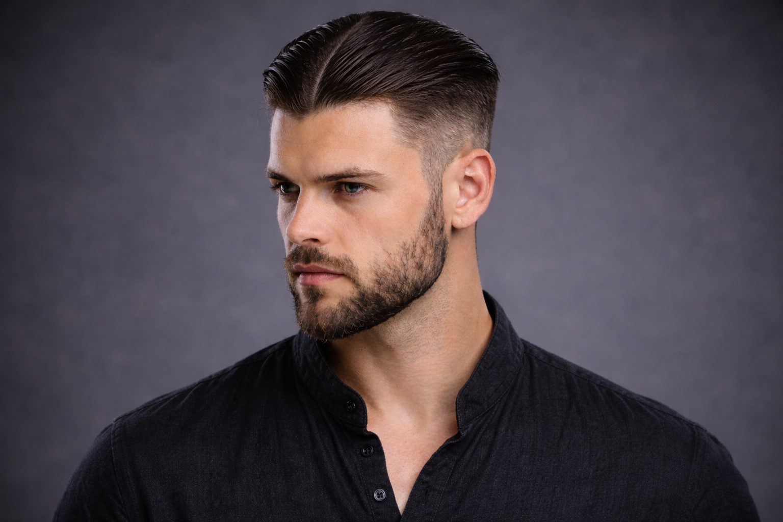 Starker Blick und präzise Frisur